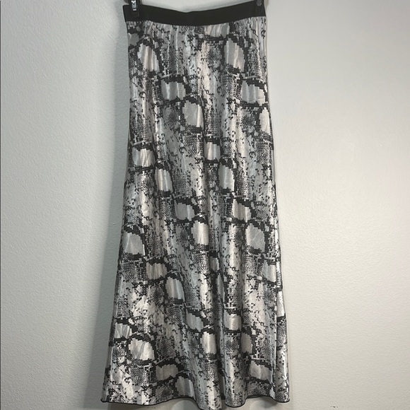 PINK Victoria's Secret Dresses & Skirts - PINK Victoria's Secret Black and White Maxi Skirt Size XS Waist 13” NWT